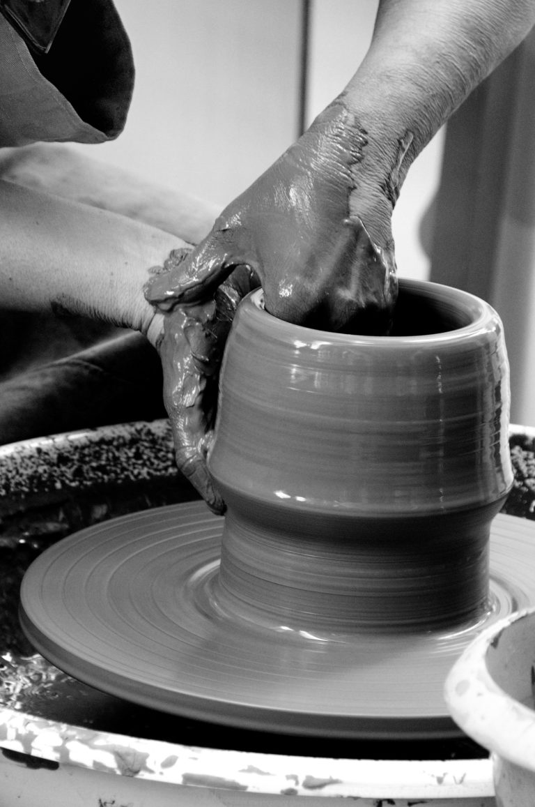 Cours de poterie. Atelier de poterie. céramiques artisanales. Atelier "de terre et d'ici" Bouc Bel air. Aix-en-Provence