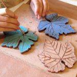 Cours de poterie pour enfants. Stage de poterie pour enfants. Atelier de poterie "de Terre et d'ici" Bouc Bel Air Aix-en-Provence